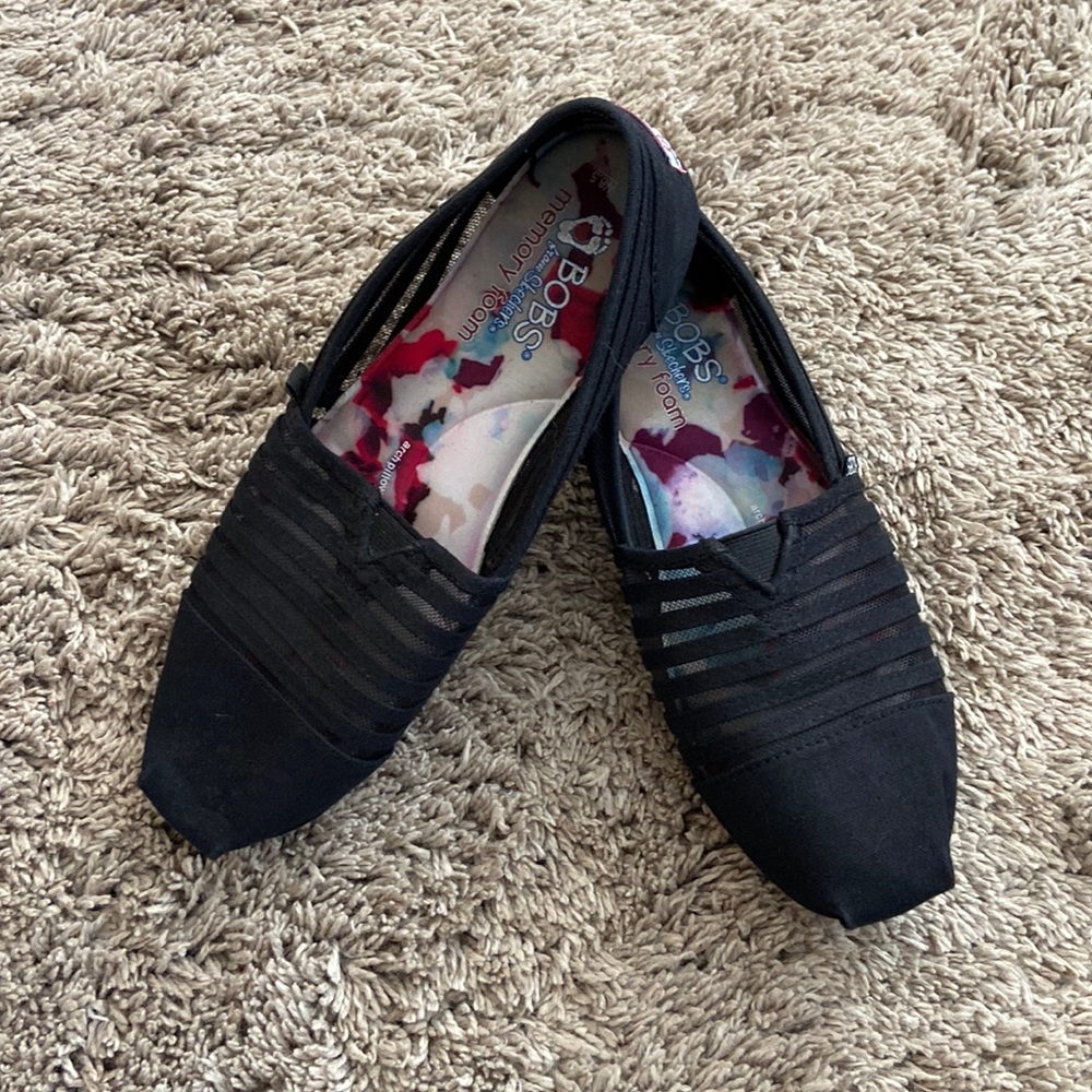 Bobs memory foam flats. In perfect condition, only worn once. Color is black.